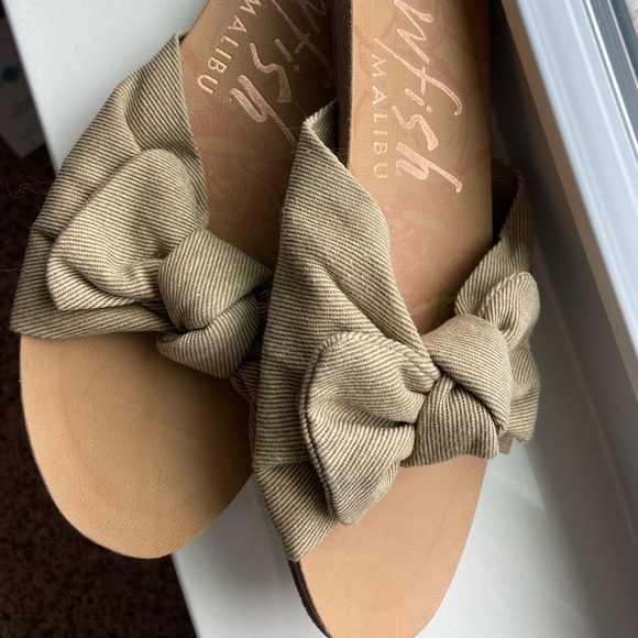 Blowfish Shoes - Khaki colored slide bow sandals